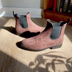 Comfortview brown suede Chelsea boot